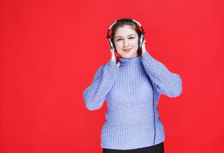 girl-wearing-her-headphones-listen-music